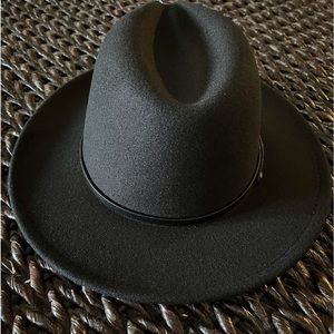 Black Fedora hat w/detachable band and adjustable ties. NWT